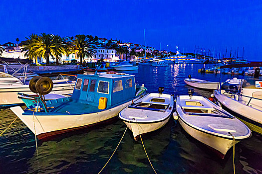 渔船,摩托艇,游艇,停靠,码头,夜晚,老城,赫瓦尔岛,夏娃岛,克罗地亚