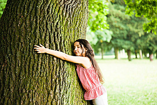 微笑,女孩,搂抱,树