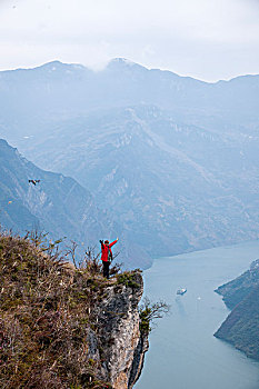 重庆巫山县文峰森林公园俯瞰长江三峡巫峡峡谷