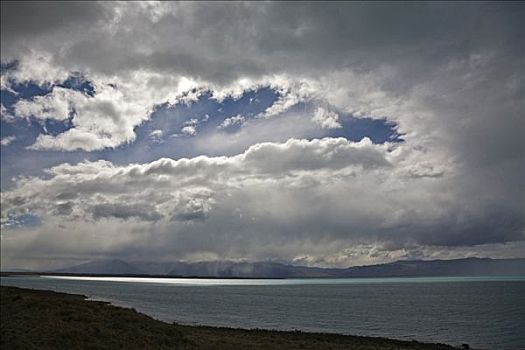 积雨云,上方,湖,阿根廷湖,国家公园,洛斯格拉希亚雷斯,洛斯格拉希亚雷斯国家公园,巴塔哥尼亚,阿根廷,南美