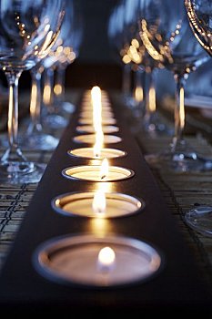 葡萄酒杯,餐厅桌子