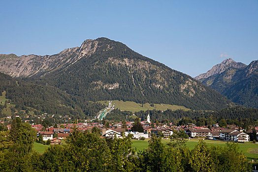 城镇景色,后面,跳台滑雪,奥伯斯多夫,阿尔卑斯山,巴伐利亚,德国,欧洲