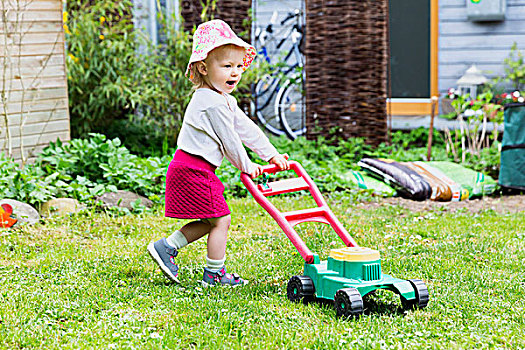 幼儿,小女孩,花园,玩具,割草机