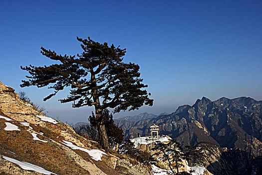 陕西-西岳华山群山环抱的下棋亭