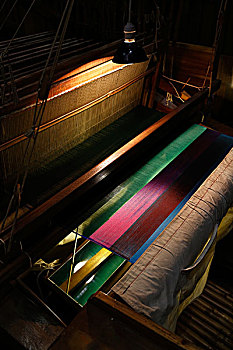 成都蜀锦博物馆,正在纺织的蜀锦