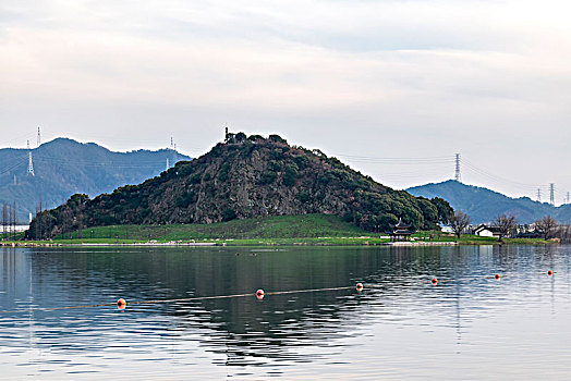 杭州湘湖自然风光压湖山