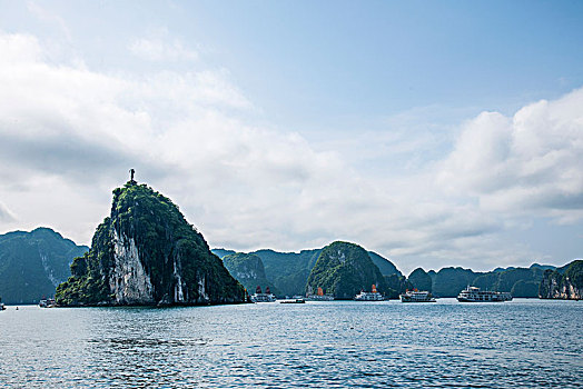 越南广宁鸿基市下龙湾海上石林