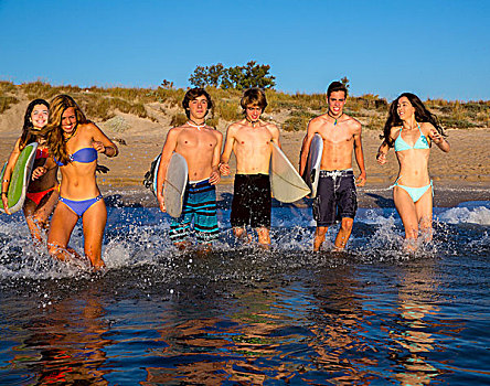 冲浪,青少年,男孩,女孩,群体,跑,高兴,海滩,溅,水