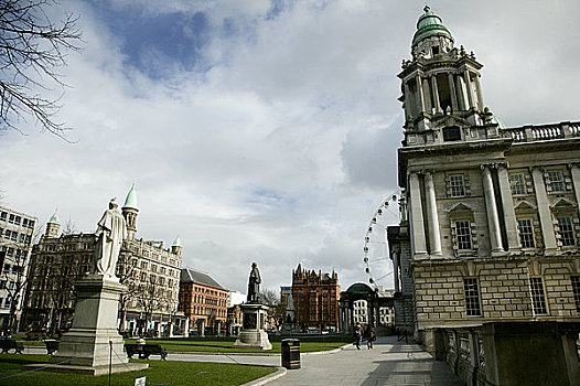 北爱尔兰,贝尔法斯特,雕塑,正面,市政厅,轮子,背景