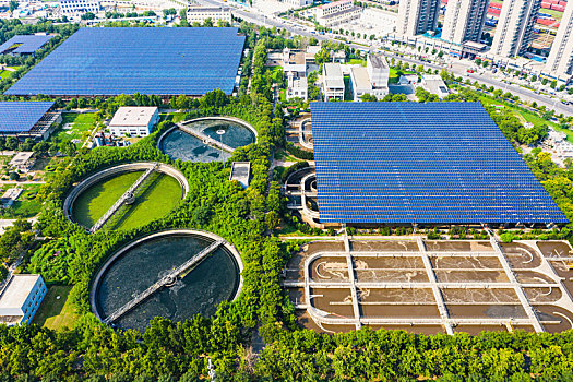 航拍河南郑州五龙口污水处理厂,水务,光伏,分布式电站项目光伏发电站太阳能板