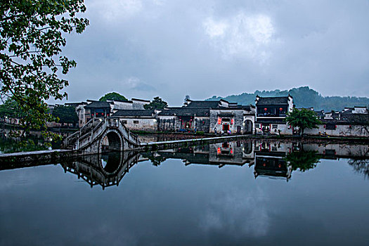 安徽黟县宏村的南湖
