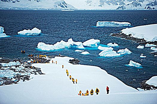 南极冰山探险旅游