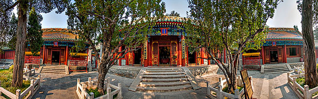 北京北海公园普安殿