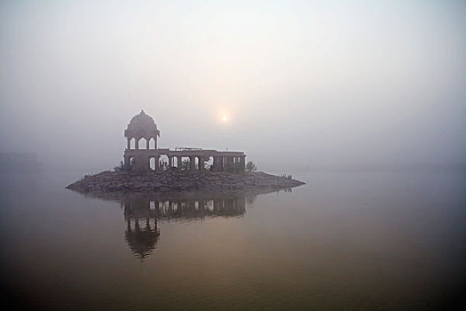 印度,拉贾斯坦邦,斋沙默尔,庙宇,湖,雾