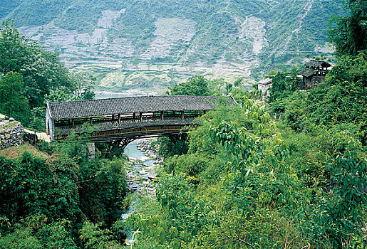 长江三峡的风雨桥风景