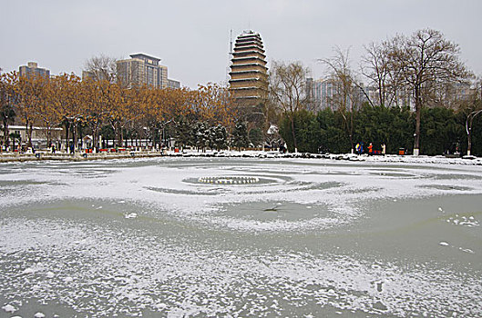 陕西西安小雁塔雪景