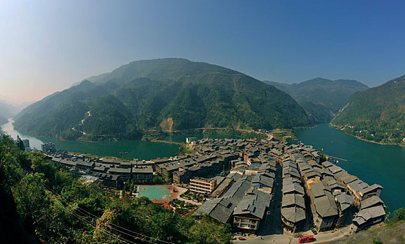 沿河思渠新貌,山居,山