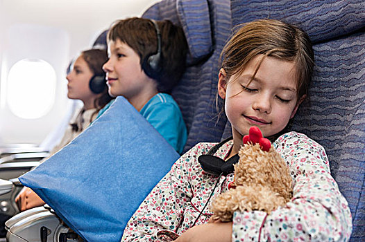 女孩,睡觉,飞机,拿着,毛绒玩具