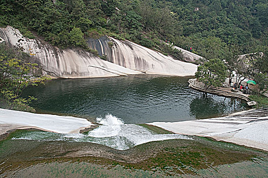 河南南阳西峡县山中瀑布水潭