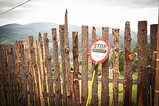 屏障,停车标志,洛多皮山脉,保加利亚