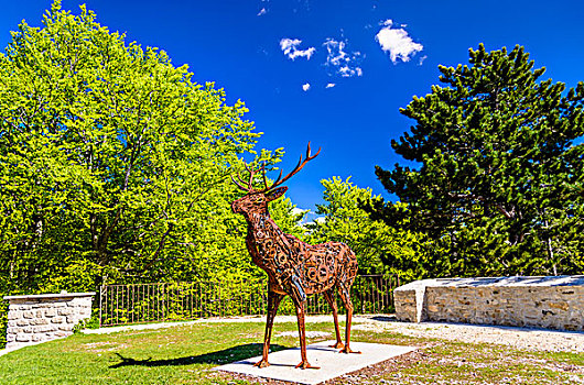 法国,普罗旺斯,沃克吕兹省,旺图山,鹿,雕塑