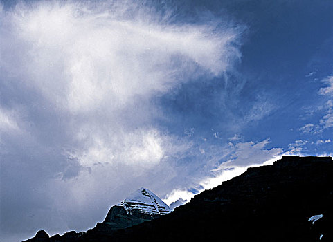 西藏阿里冈仁波齐雪山