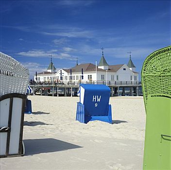 阿尔贝克海滨,乌瑟多姆岛,梅克伦堡前波莫瑞州,德国,码头,沙滩椅