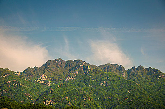 巍峨的高山