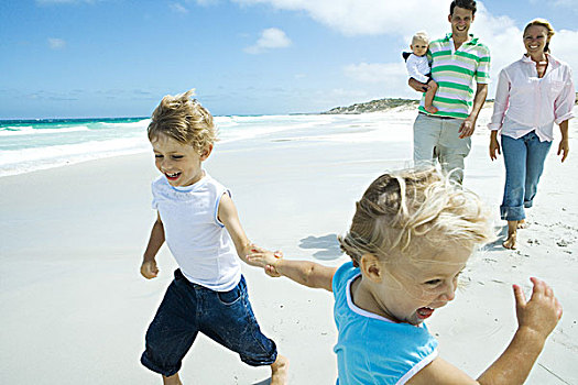 兄弟姐妹,跑,笑,海滩,正面,父母,婴儿