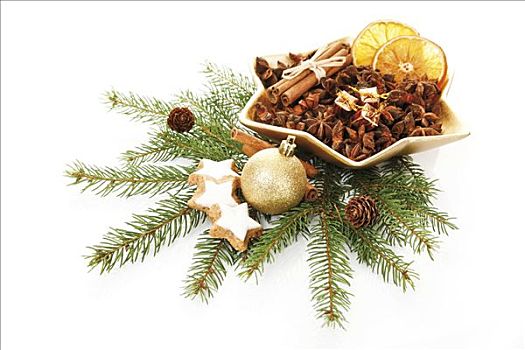 枝条,冷杉,圣诞树装饰物,肉桂星,干燥,橙子片,大料,礼物,肉桂棒