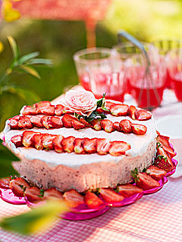 草莓蛋糕,白巧克力