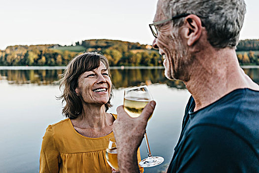 夫妻,喝,白葡萄酒,湖,巴登斯