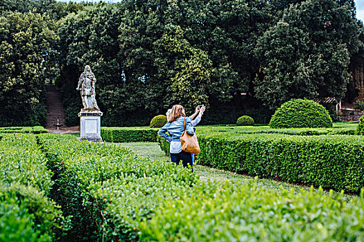 两个,成熟,女性朋友,正规花园,托斯卡纳,意大利