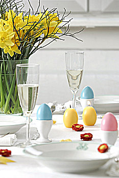 香槟酒杯,复活节彩蛋,餐桌