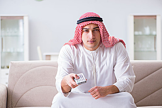 阿拉伯人,看电视,在家