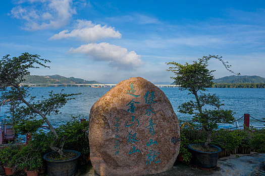 广西梧州秋日朝霞美如画