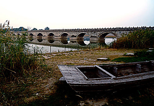 日出前的卢沟桥
