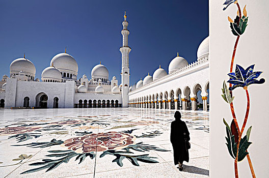 阿联酋,阿布扎比,大清真寺,女人,穿,阿拉伯长袍,清真寺,院落