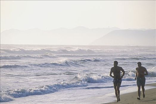 百慕大短裤,海滩