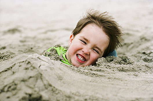 男孩,掩埋,沙子,科斯塔梅萨,加利福尼亚,美国