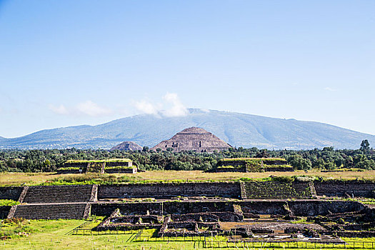 墨西哥-特奥蒂瓦坎的月亮金字塔