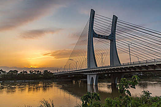 夕阳下的南州大桥