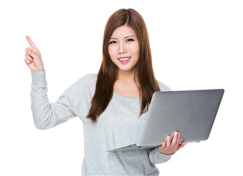 亚洲女性,使用,笔记本电脑,手指,向上