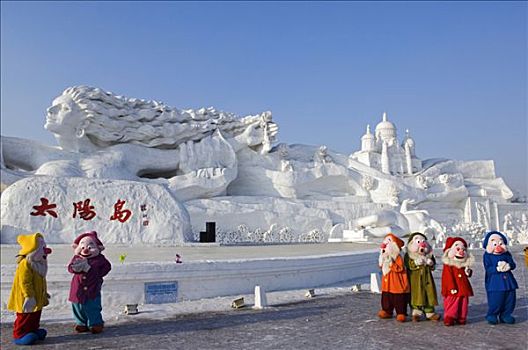 中国,东北,黑龙江,哈尔滨,冰雪,雕塑,节日,太阳,岛屿,公园,姿势,照片,正面,巨大,雪