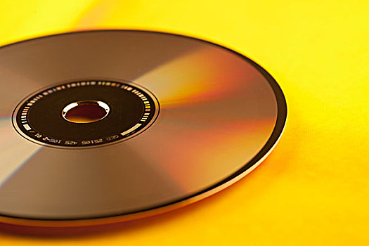 一个,cd,黄色背景,特写