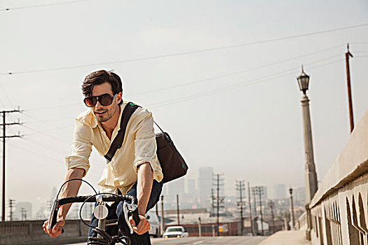 男人,骑自行车,途中,洛杉矶,加利福尼亚,美国