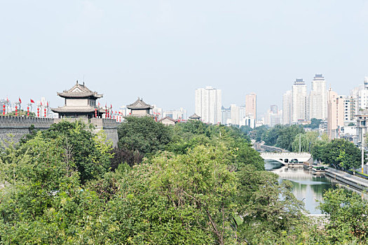 西安古城墙和护城河