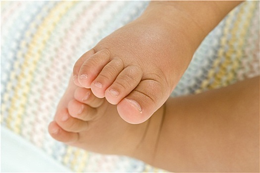 男婴,3-6个月,特写,脚,下部