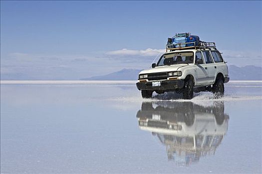 驾驶,汽车,盐湖,乌尤尼,高原,玻利维亚,南美