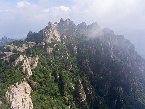 航拍河南洛阳栾川老君山最高峰马鬃岭